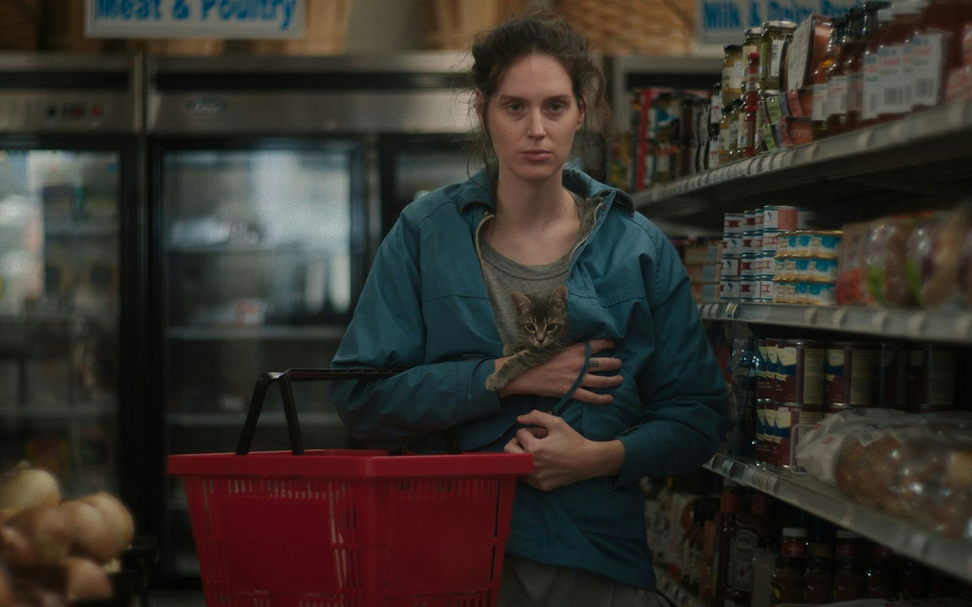 Nach dem sexuellen Übergriff wird der Alltag für Agnes (Eva Victor) manchmal zu einer Herausforderung. (Bild: A24)