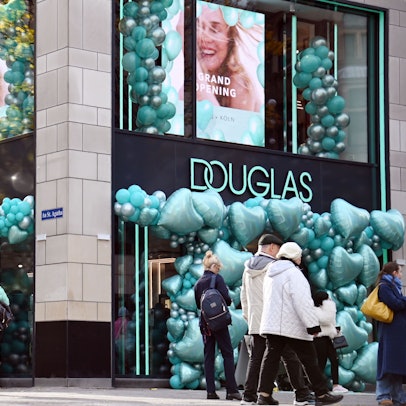 06.11.2025 Köln. Eröffnung einer Douglas Filiale auf der Schildergasse. Foto: Alexander Schwaiger