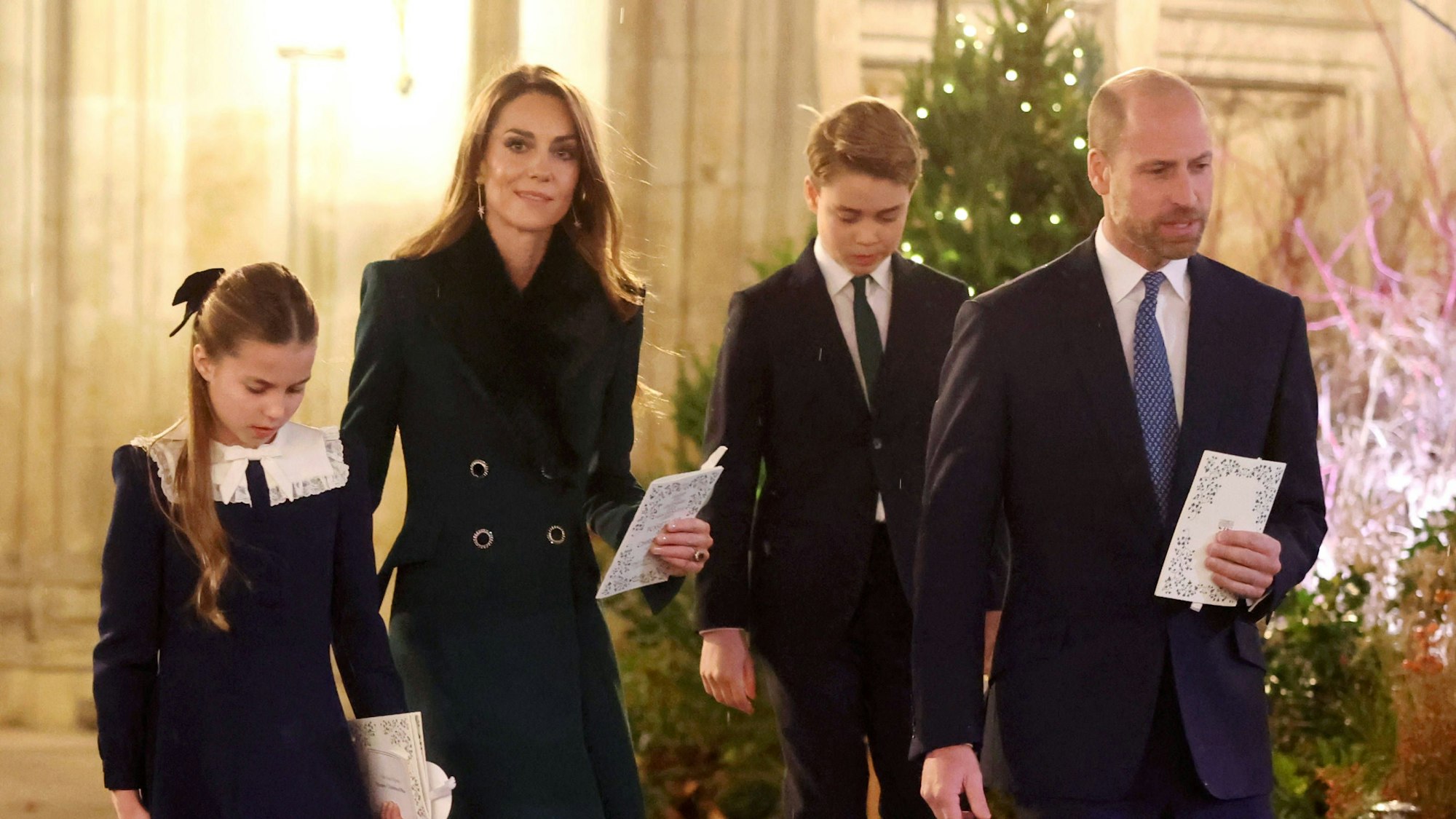 Prinzessin Charlotte, Prinzessin Kate, Prinz George und Prinz William beim Weihnachtskonzert „Together At Christmas“.