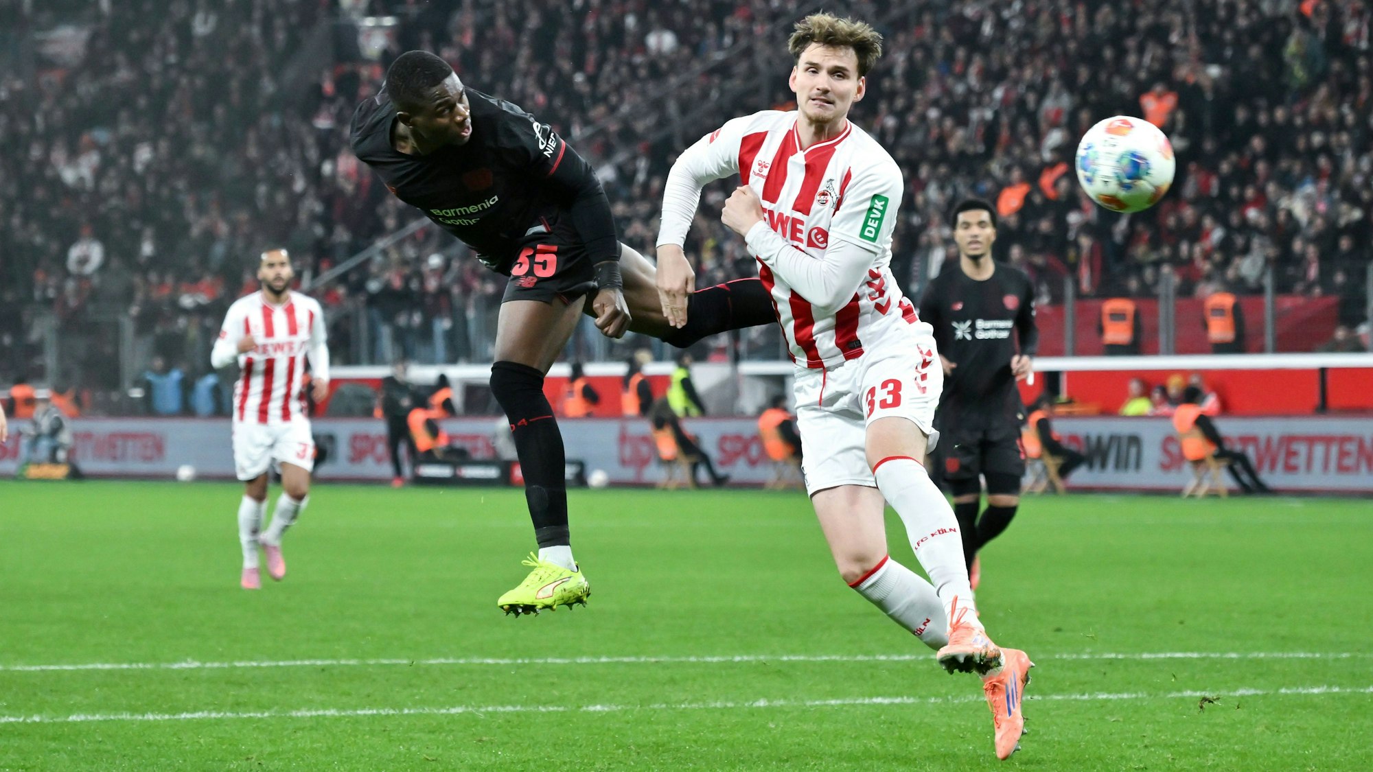 Christian Kofane Bayer 04 Leverkusen, Rav van den Berg 1.FC Koeln, v.li. 13.12.2025, Fussball 1. Bundesliga, Saison 2025/2026, 14. Spieltag, Bayer 04 Leverkusen - 1. FC Köln 2:0 DFL regulations prohibit any use of photographs as image sequences and/or quasi-video Leverkusen BayArena Nordrhein Westfalen Deutschland *** Christian Kofane Bayer 04 Leverkusen , Rav van den Berg 1 FC Koeln , v li 13 12 2025, Fußball 1 Bundesliga, Saison 2025 2026, 14 Spieltag, Bayer 04 Leverkusen 1 FC Köln 2 0 DFL regulations prohibit any use of photographs as image sequences and or quasi video Leverkusen BayArena Nordrhein Westfalen Germany Team2