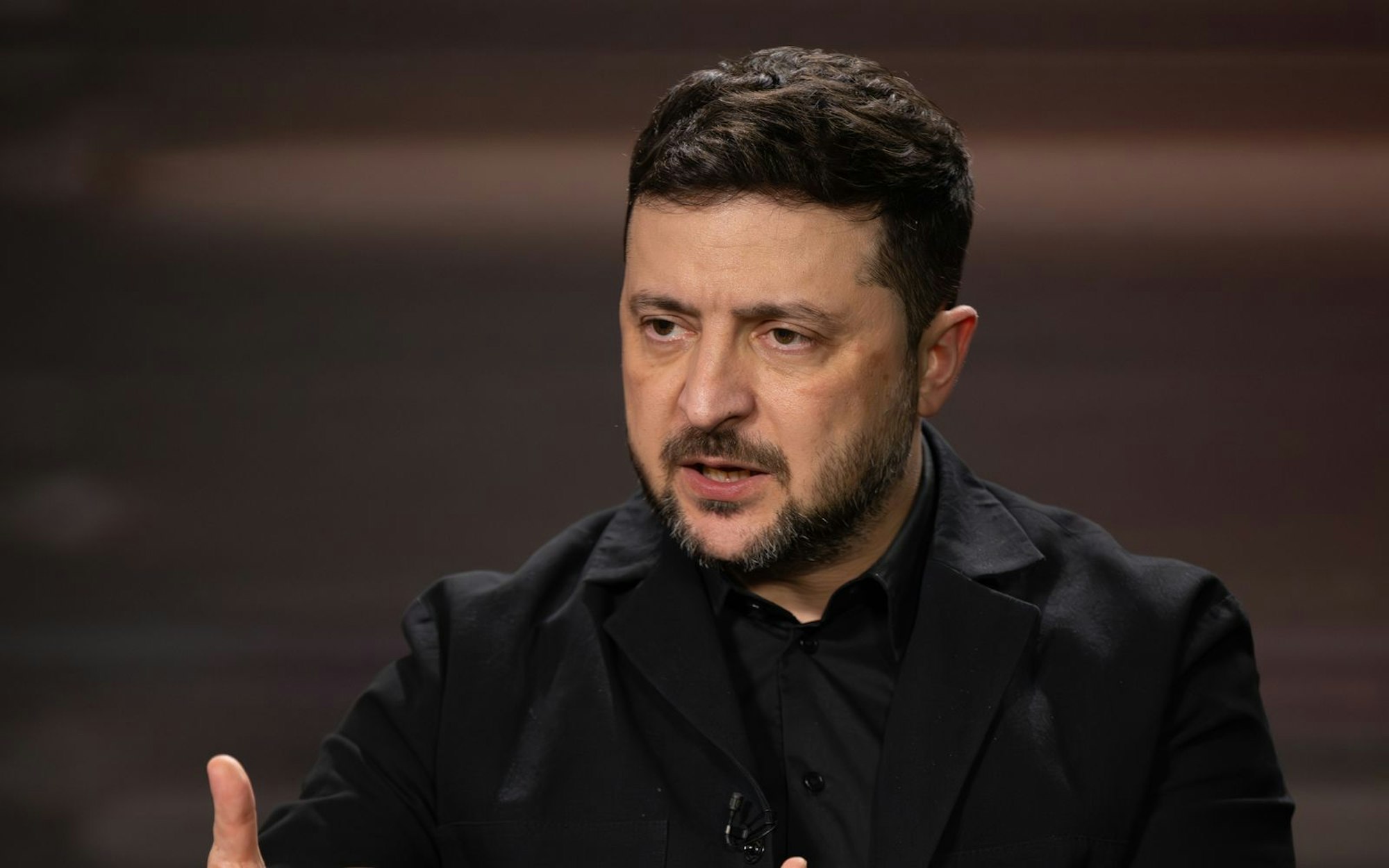 „Ich bin kein Eigentümer einer Wohnung, ich bin Präsident eines Landes“, betonte Wolodymyr Selenskyj bei Lanz. (Bild: ZDF / Markus Hertrich)