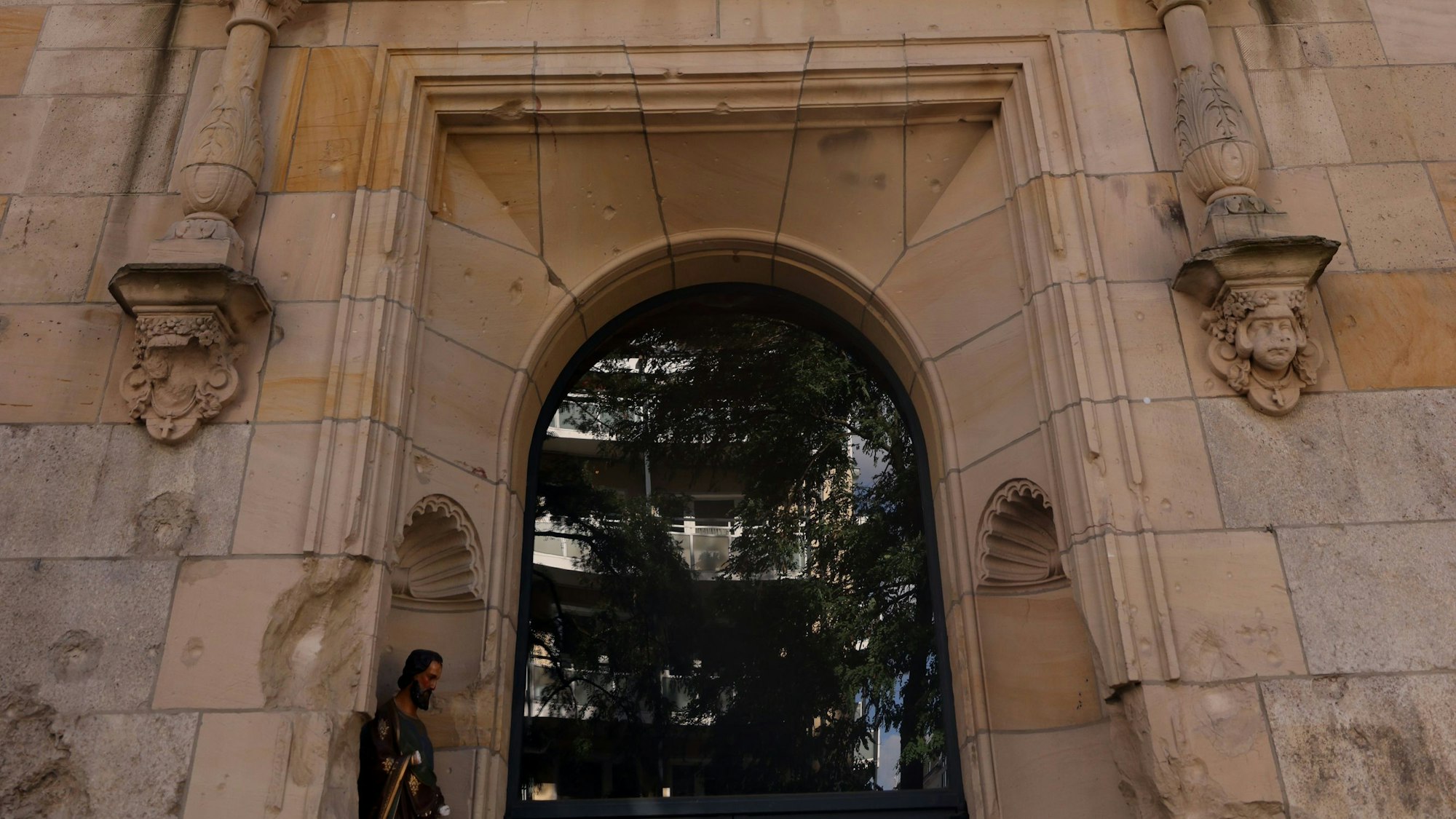 Ansichten der Lutherkirche in Köln.