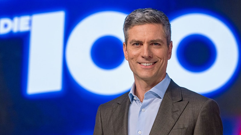 „Ist Deutschland zu woke?“ Das wollte Ingo Zamperoni von seinen Gästen und 100 Zuschauerinnen und Zuschauern im Studio wissen. (Bild: NDR/Axel Herzig)