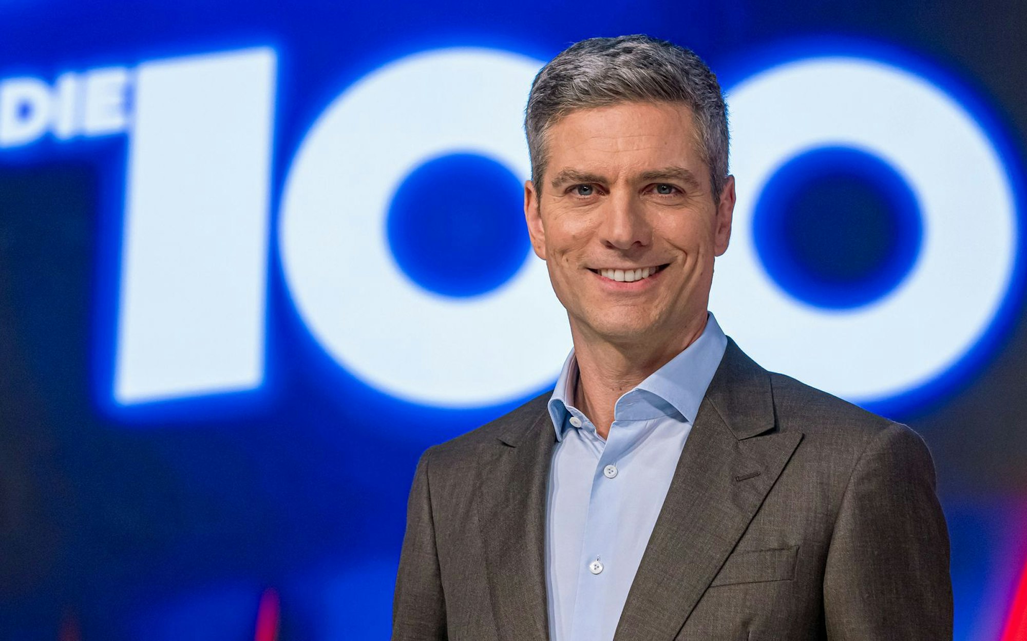 „Ist Deutschland zu woke?“ Das wollte Ingo Zamperoni von seinen Gästen und 100 Zuschauerinnen und Zuschauern im Studio wissen. (Bild: NDR/Axel Herzig)