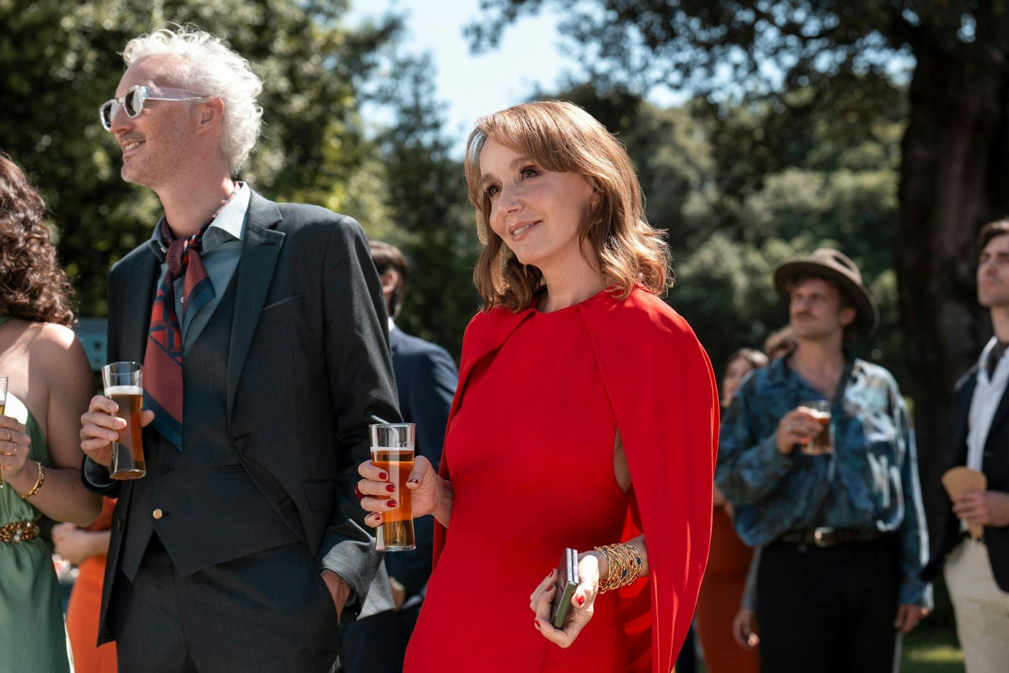 Auch Emilys Chefin Sylvie (Philippine Leroy-Beaulieu) ist in der fünften Staffel zu sehen. (Bild: GIULIA PARMIGIANI/NETFLIX)