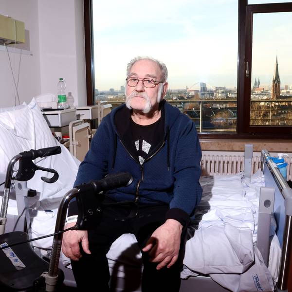 16.12.2024, Köln: Guido Lau in seinem Zimmer. Stürze im Alter verhindern. Wie kann das gelingen? Ein Besuch im Evangelisches Krankenhaus Kalk.