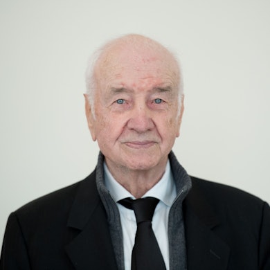 Schauspieler Armin Mueller-Stahl posiert für Fotografen.