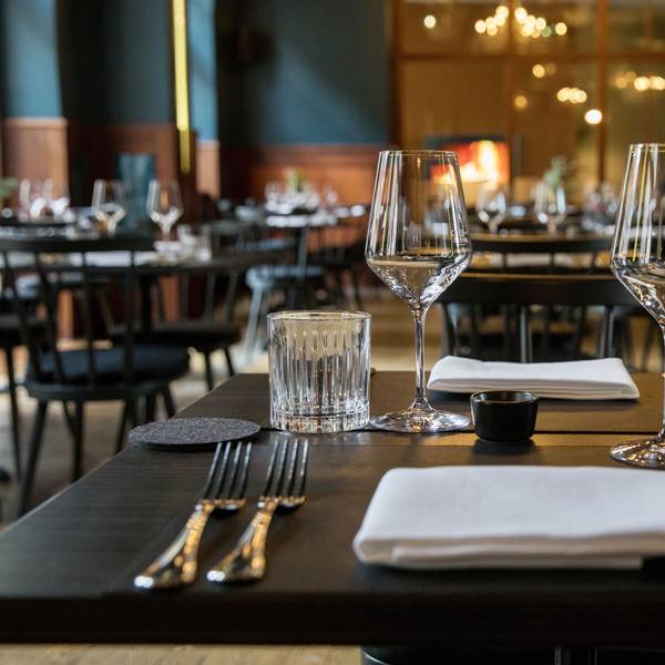 Ein gedeckter Tisch im Restaurant "Augustin" in Köln.