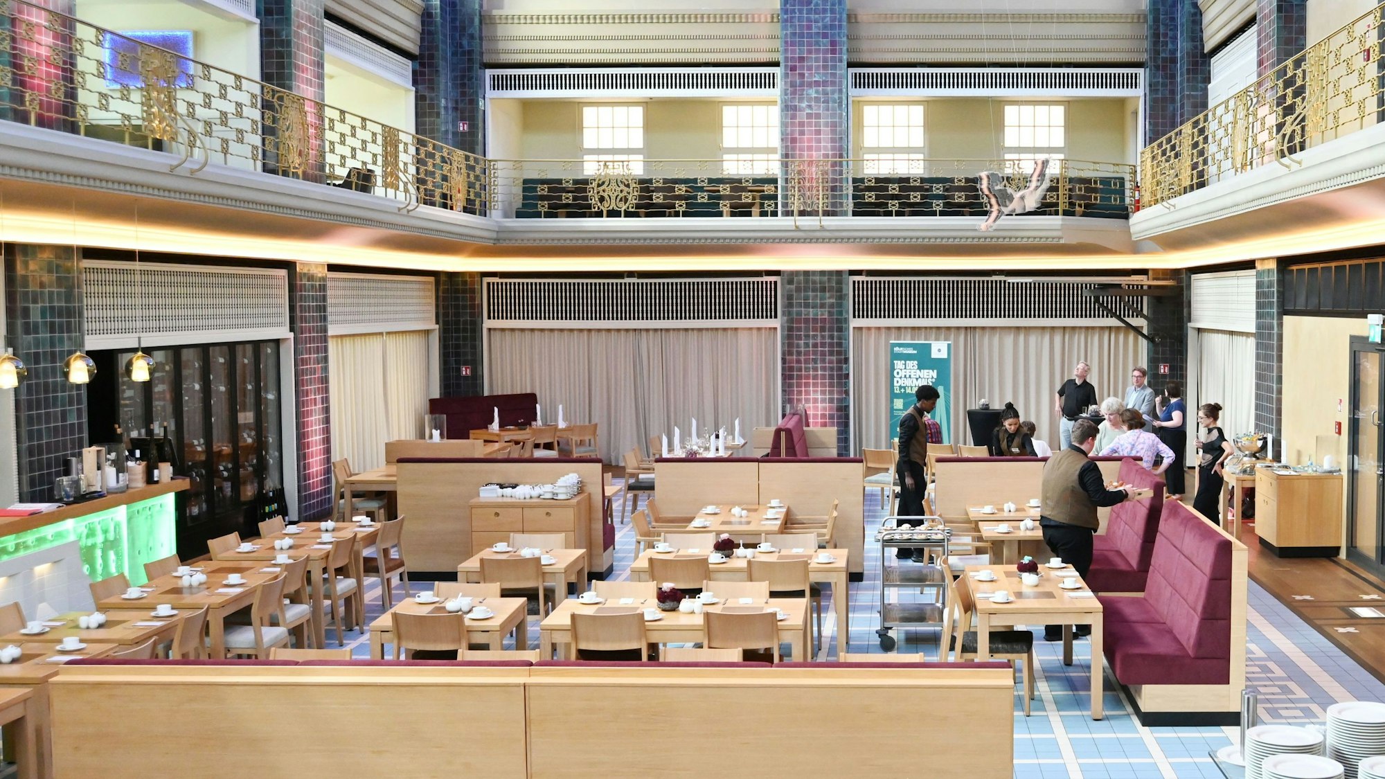 Esse im ehemaligen Schwimmbad geht im KWB im Stadtpalais in Deutz.