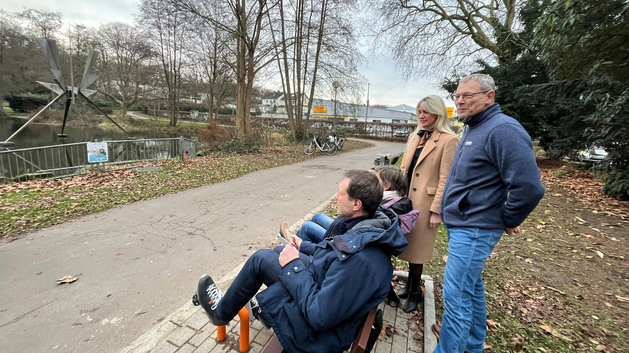 Der Blick auf den Alkenrather Weiher soll für die Mühen entschädigen.