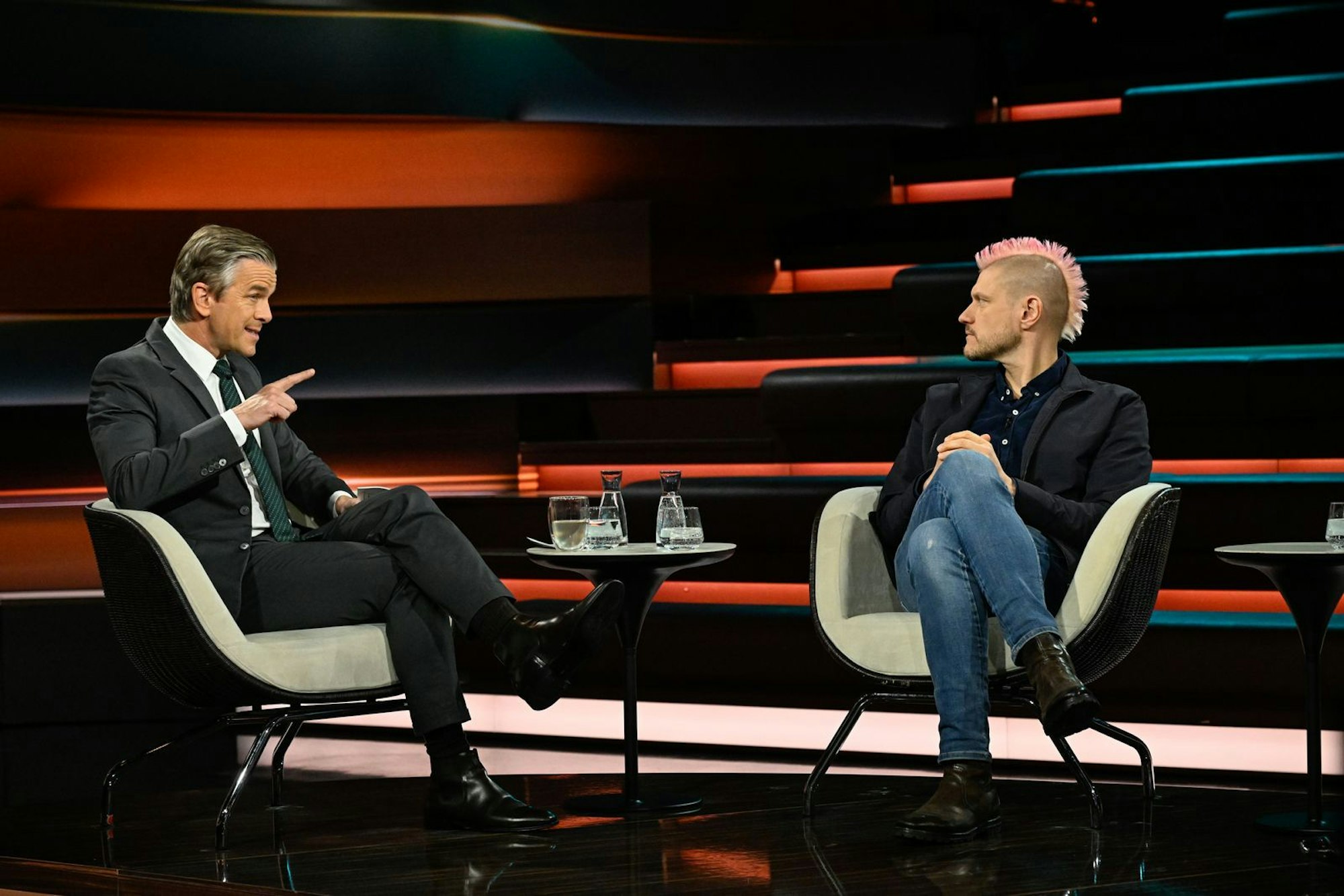 Im Gespräch mit Markus Lanz erläuterte Sascha Lobo, warum Deutschland den Anschluss in der KI-Entwicklung nicht verpassen dürfe. (Bild: ZDF / Markus Hertrich)