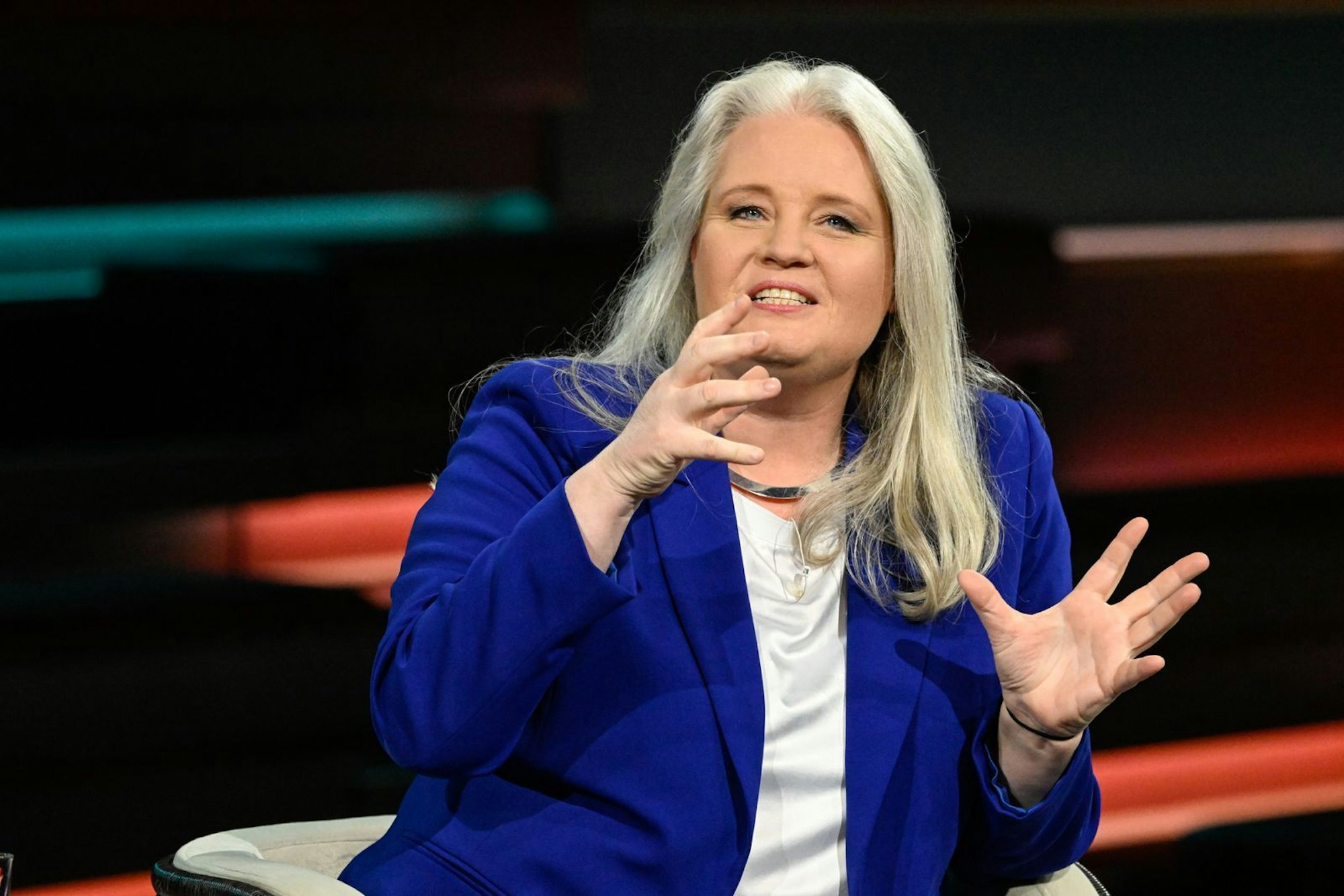 Informatikerin Katharina Zweig forderte am Dienstagabend: „Wir müssen wieder zu mehr Kontakt zwischen Menschen kommen.“ (Bild: ZDF / Markus Hertrich)