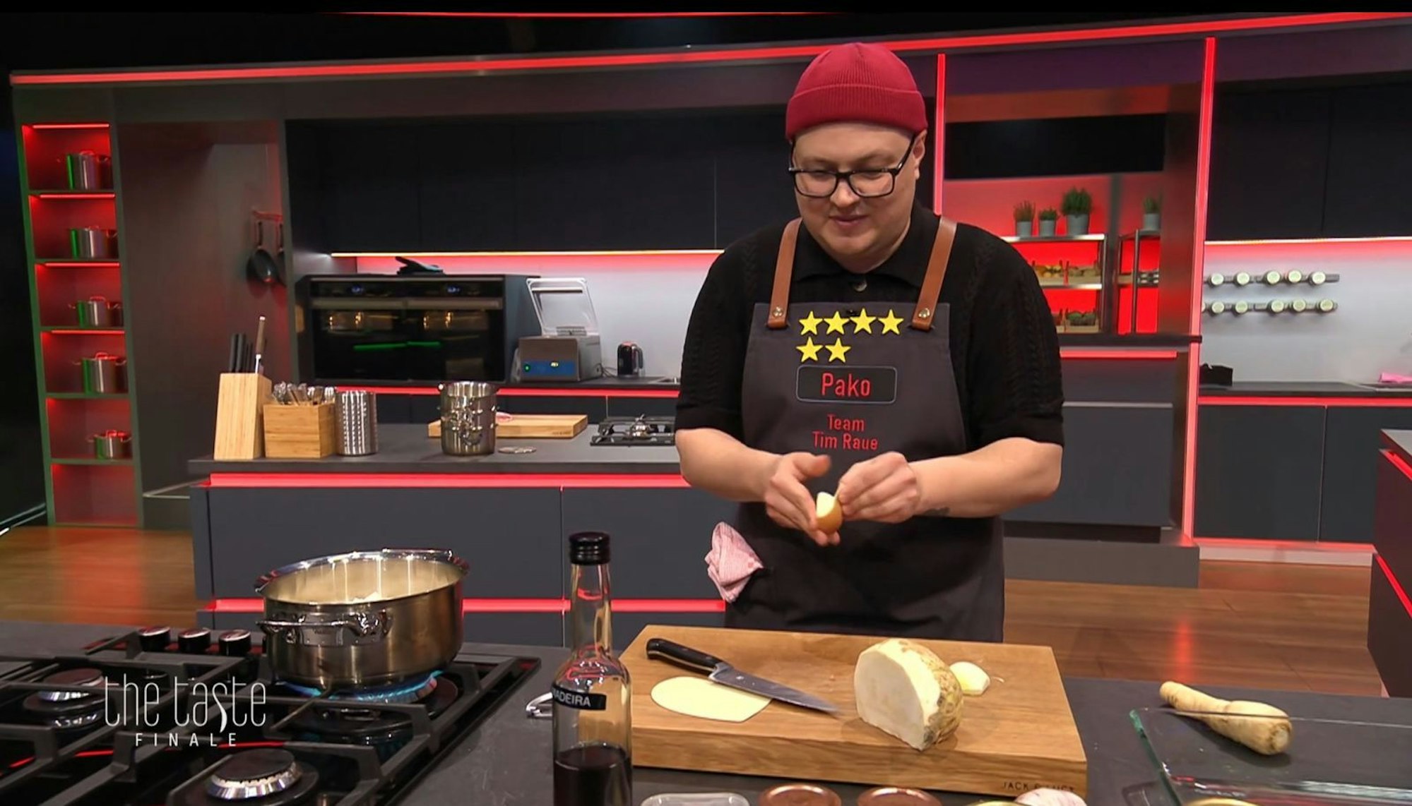 Mützenmann Pako hat immer ganz genaue Vorstellungen davon, was bei ihm ein Geschmackserlebnis ausmachen soll. (Bild: Joyn/Screenshot)