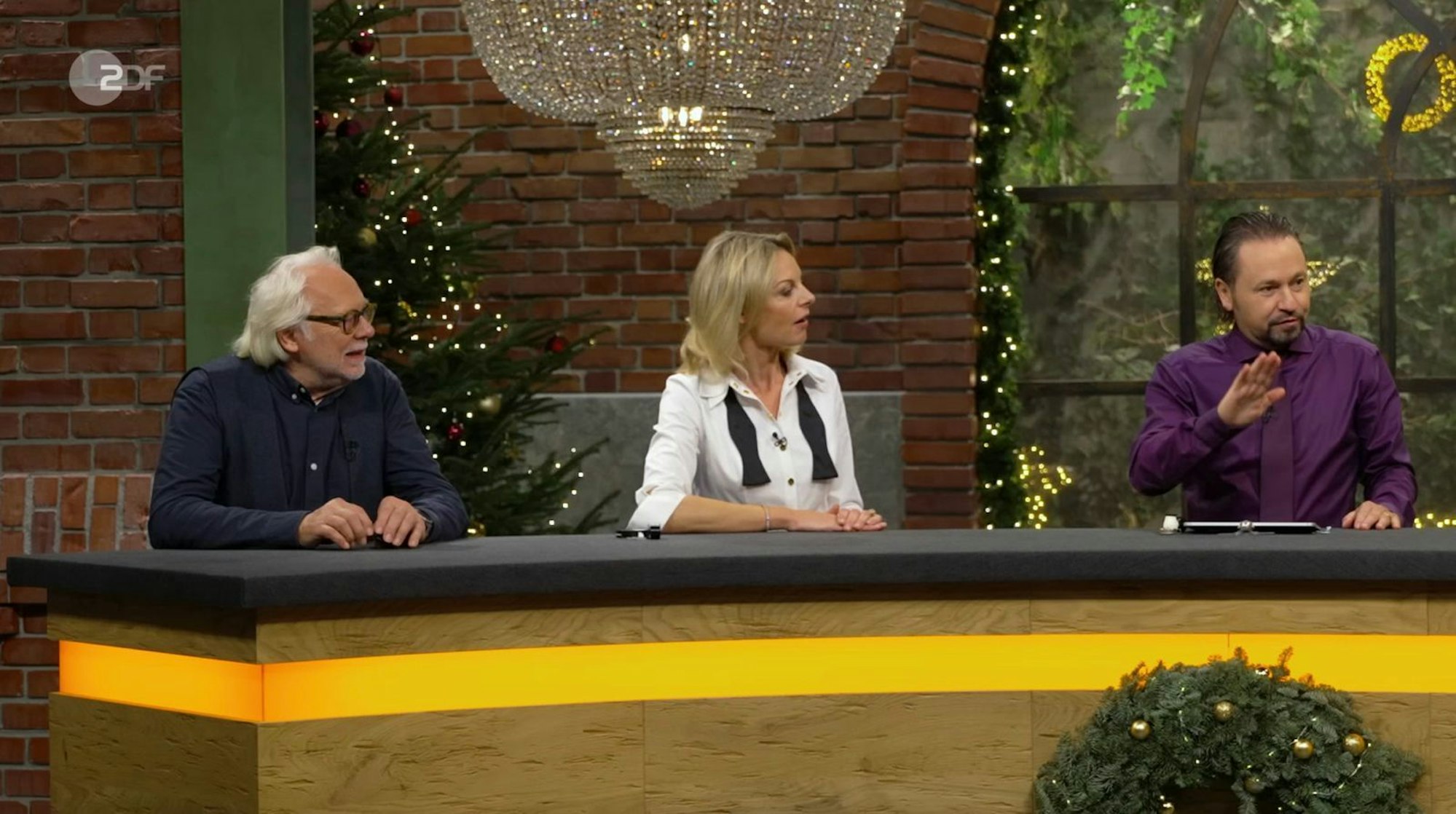 Wolfgang Pauritsch (rechts) wusste: „Otto Waalkes ist mittlerweile auch ein begnadeter Maler sowie Zeichner und sehr erfolgreich.“ (Bild: ZDF)