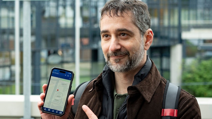 Er ist der neue „Tatort“-Partner an der Seite Wotan Wilke Möhrings: IT-Spezialist Mario Schmitt (Denis Moschitto, rechts) interpretiert die Dinge manchmal etwas anders als „normale“ Ermittler. (Bild: NDR/Georges Pauly)