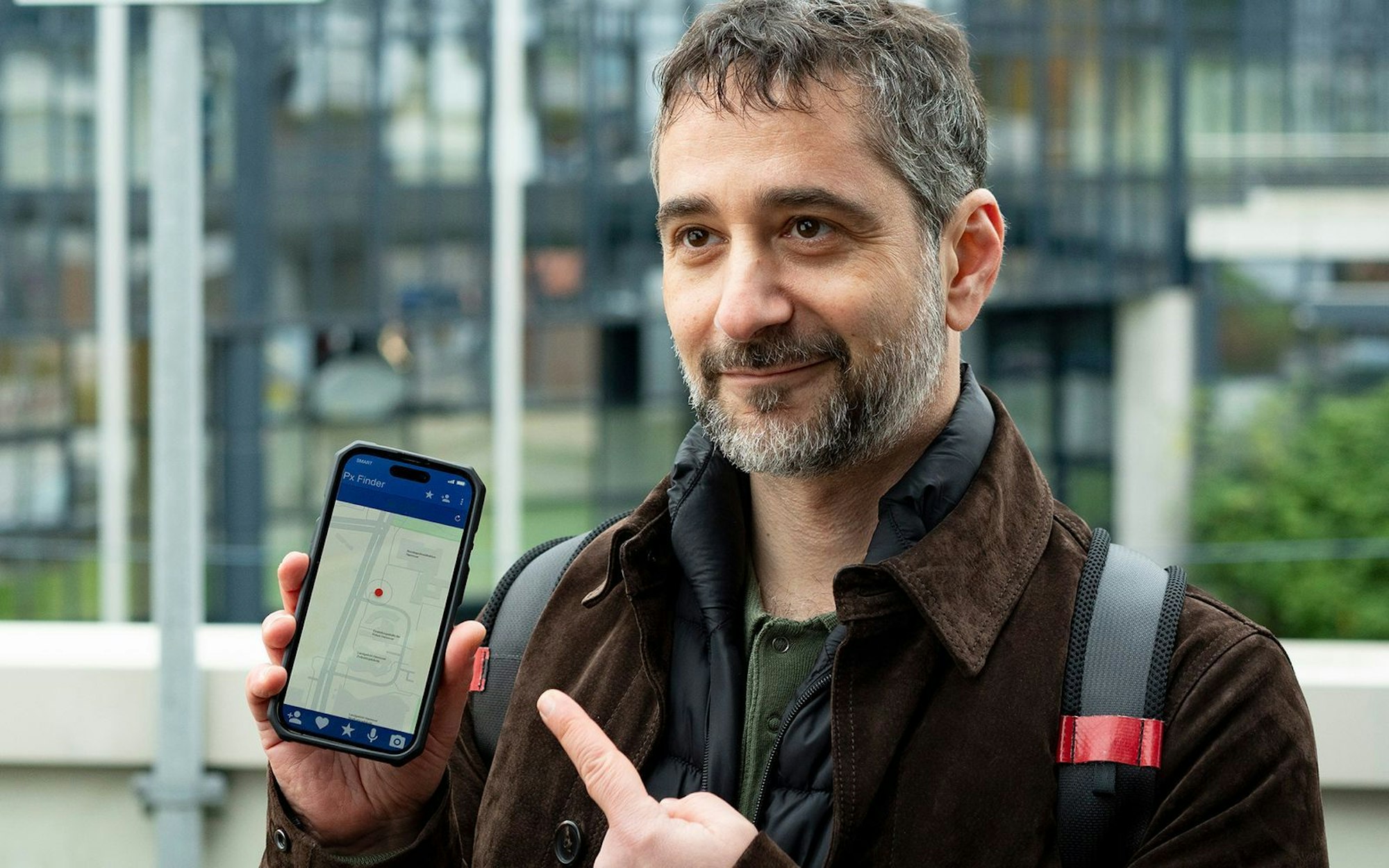Er ist der neue „Tatort“-Partner an der Seite Wotan Wilke Möhrings: IT-Spezialist Mario Schmitt (Denis Moschitto, rechts) interpretiert die Dinge manchmal etwas anders als „normale“ Ermittler. (Bild: NDR/Georges Pauly)