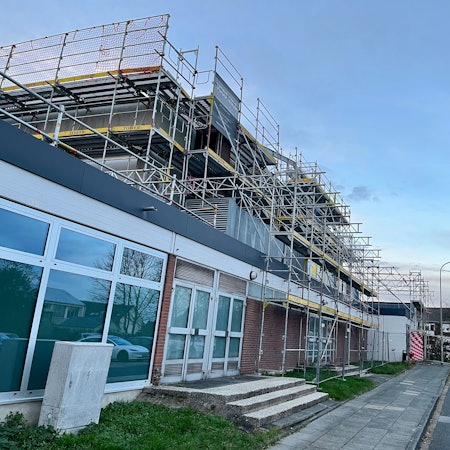 Kran an der Max-Siebold-Halle in Hilgen