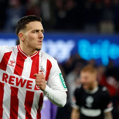 Said El Mala jubelt mit erhobenem Zeigefinger über ein Tor.