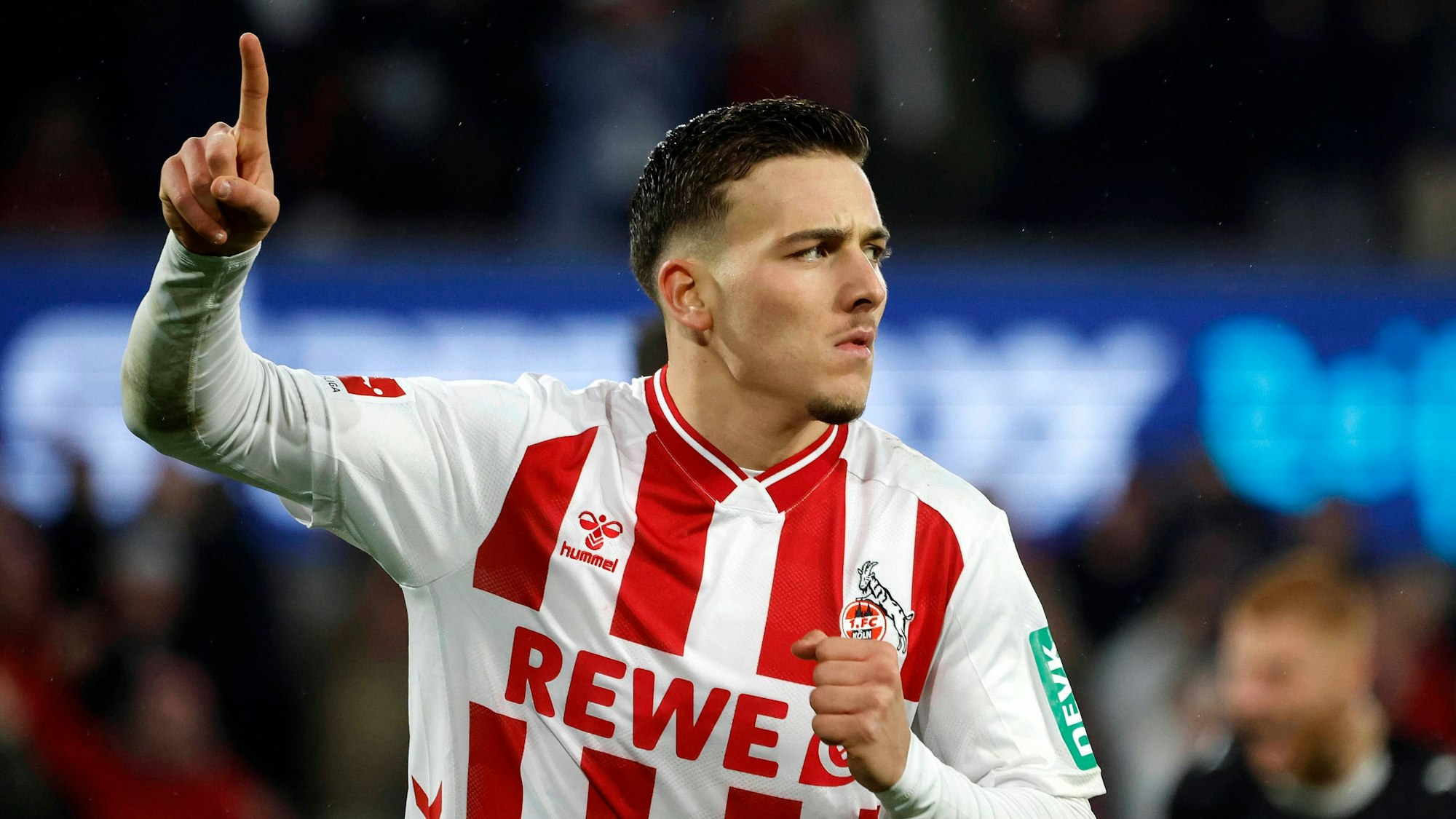 Said El Mala jubelt mit erhobenem Zeigefinger über ein Tor.