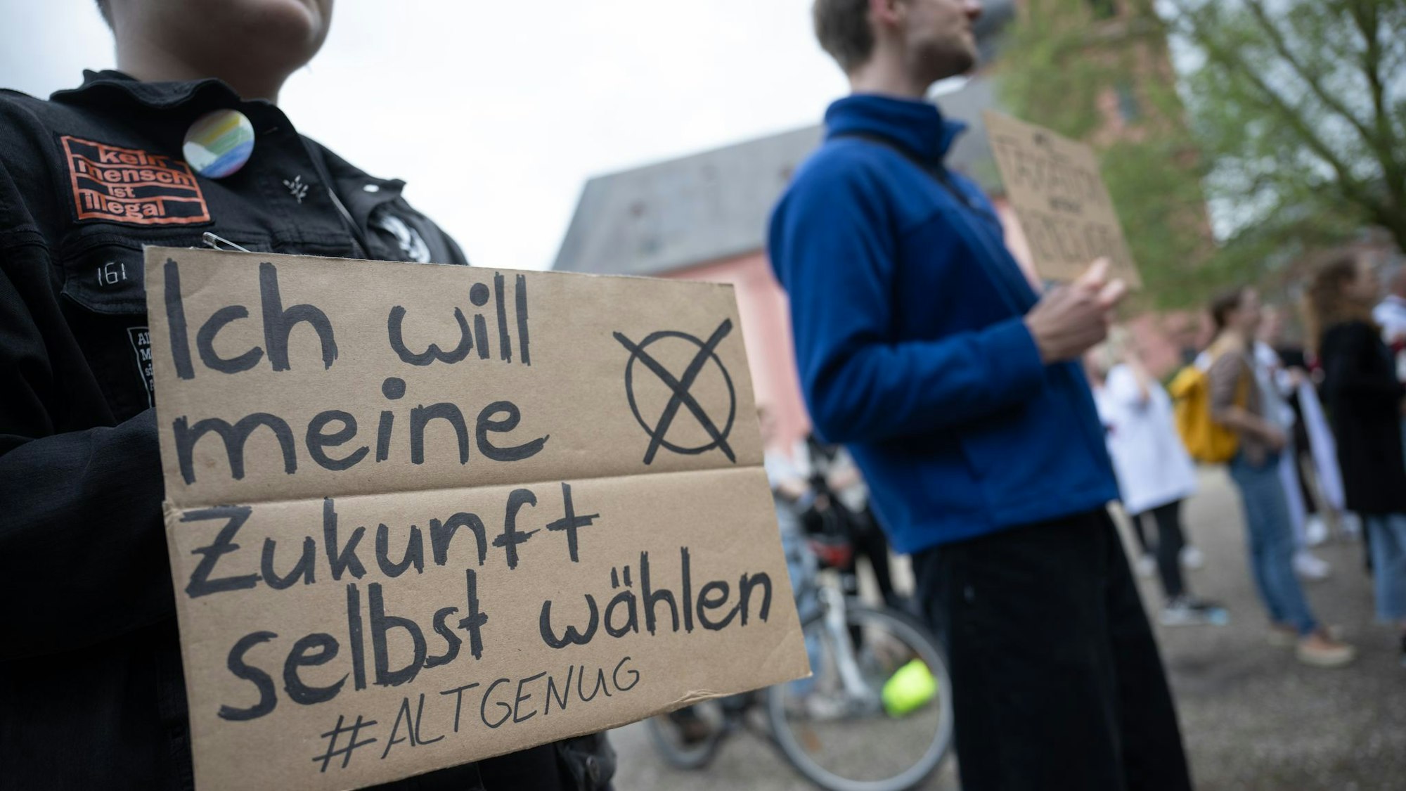 Der NRW-Landtag will mit einer Verfassungsänderung das Wahlalter für Landtagswahlen auf 16 senken. (Archivbild)