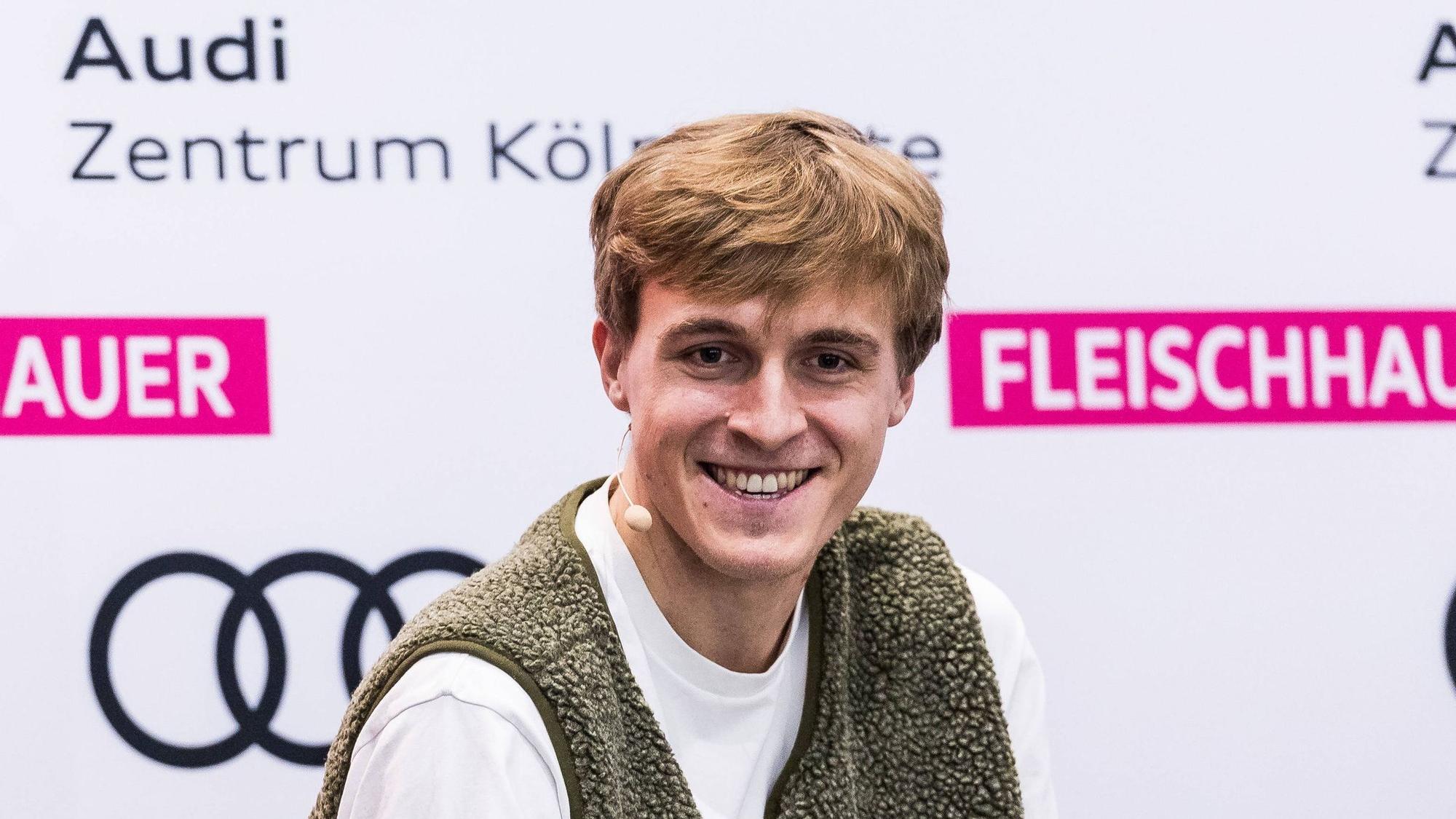 E Leeve lang - Der Talk zum FC von Express.de und Kölner Stadt-Anzeiger 18.12.2025 Timo Hübers 1. FC Köln, 4 E Leeve lang - Der Talk zum FC von Express.de und Kölner Stadt-Anzeiger, Köln, Audi Zentrum Mitte am 18.12.2025 *** E Leeve lang Der Talk zum FC von Express de und Kölner Stadt Anzeiger 18 12 2025 Timo Hübers 1 FC Köln, 4 E Leeve lang Der Talk zum FC von Express de und Kölner Stadt Anzeiger, Köln, Audi Zentrum Mitte am 18 12 2025 Copyright: xBEAUTIFULxSPORTS/Wunderlx