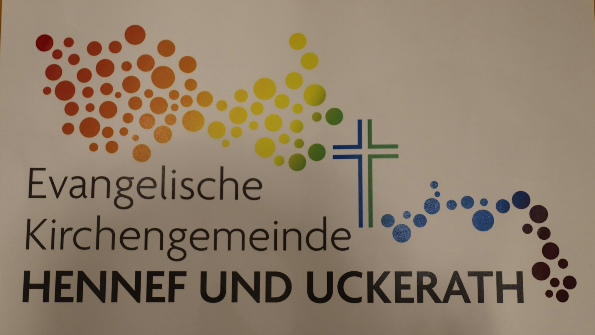 Die beiden Gemeinden haben ein gemeinsames Logo für die fusionierte Evangelische Kirchengemeinde Hennef und Uckerath entwickelt.