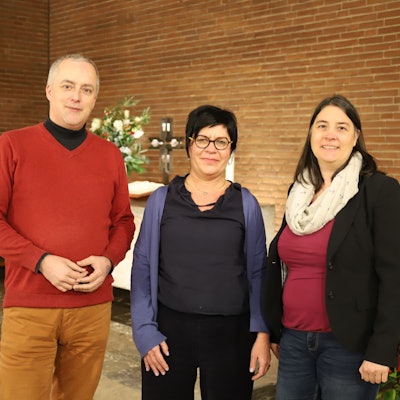 Die evangelischen Kirhcengemeinden Hennef und Uckerath fusionieren mit einem Gottesdienst am 3. Januar. V.l.: Pfarrer Stefan Heinemann, Presbyteriumsvorsitzende Heike Kirchhoff und Pfarrerin Ann-Kathrin Bieling.