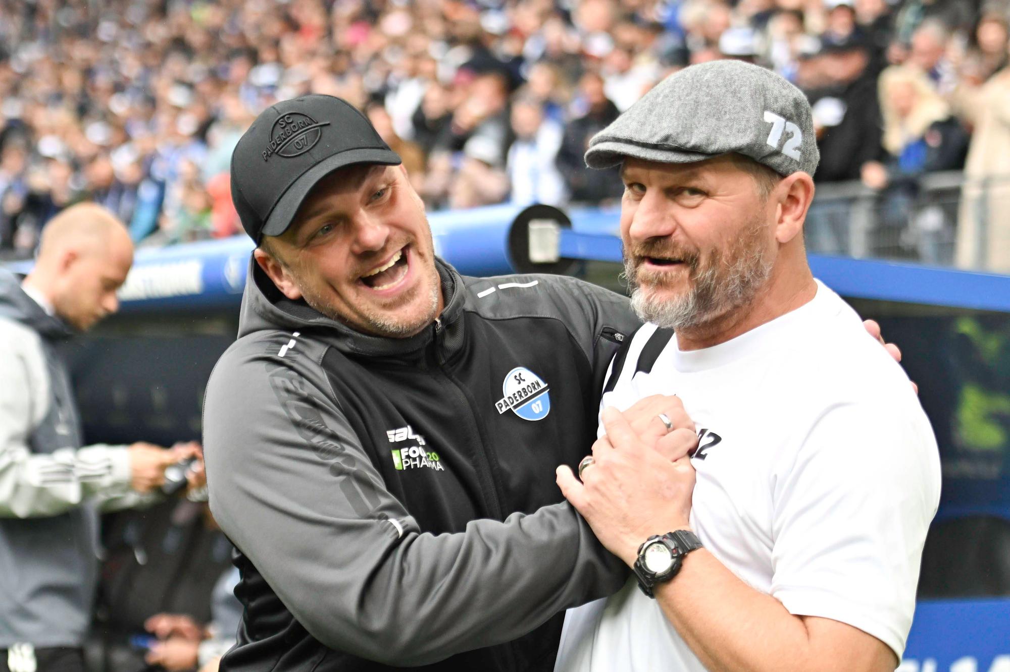 GER 2. FBL,, Hamburger SV vs SC Paderborn 07 / 28.09.2024, Volksparkstadion, Hamburg, GER 2. FBL, Hamburger SV vs SC Paderborn 07 im Bild Trainer Lukas Kwasniok Paderborn begruesst freudig Trainer Steffen Baumgart Hamburg *** GER 2 FBL,, Hamburger SV vs SC Paderborn 07 28 09 2024, Volksparkstadion, Hamburg, GER 2 FBL, Hamburger SV vs SC Paderborn 07 in the picture coach Lukas Kwasniok Paderborn welcomes coach Steffen Baumgart Hamburg nordphotoxGmbH/xWitke nph00002