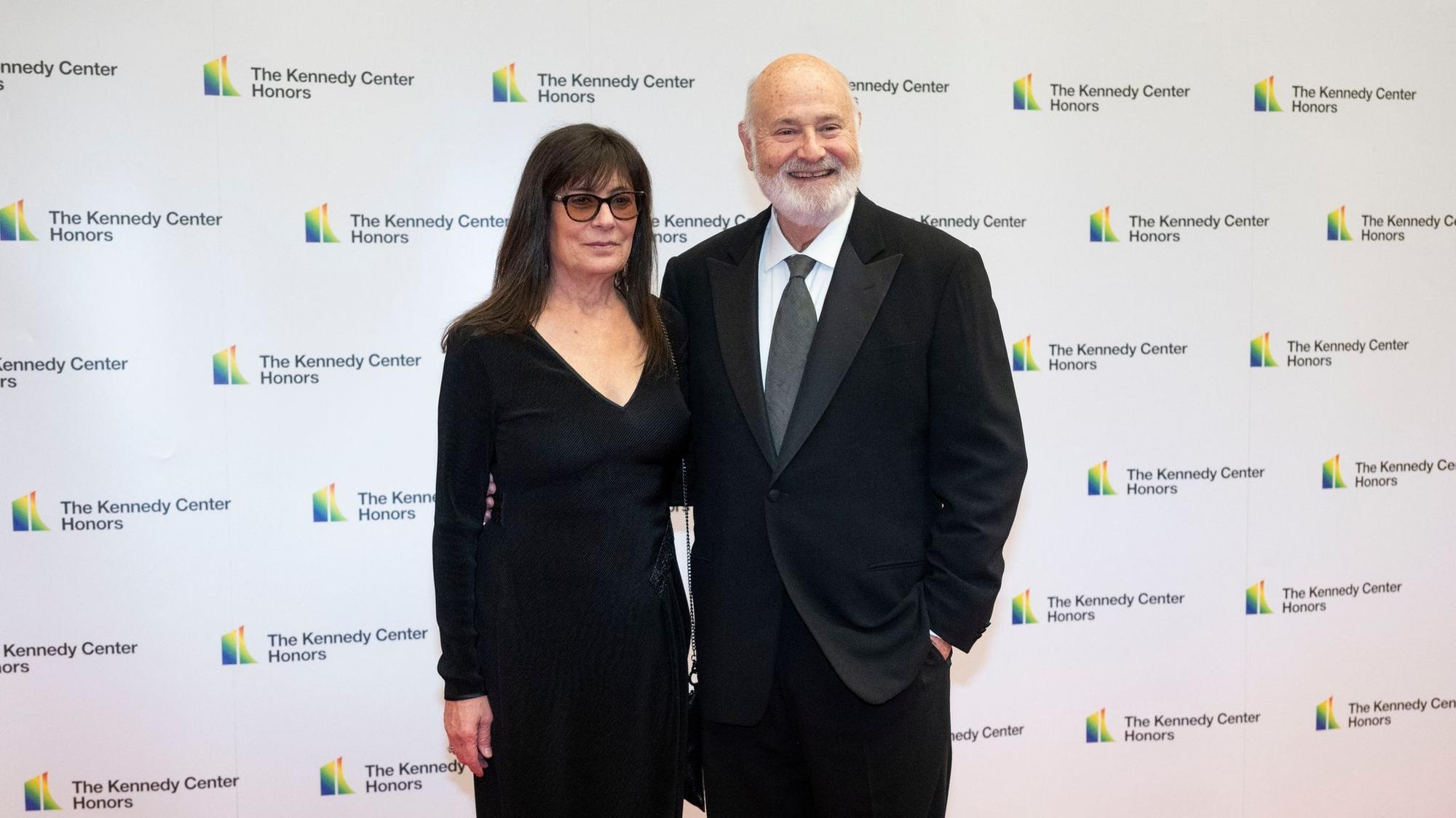 Rob und Michele Reiner posieren auf dem roten Teppich.