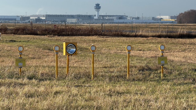 Wandern Wanderung Wahner Heide Altenrath Troisdorf
Der Flughafen Köln/Bonn steht im zweiten Teil der Wanderung im Mittelpunkt.