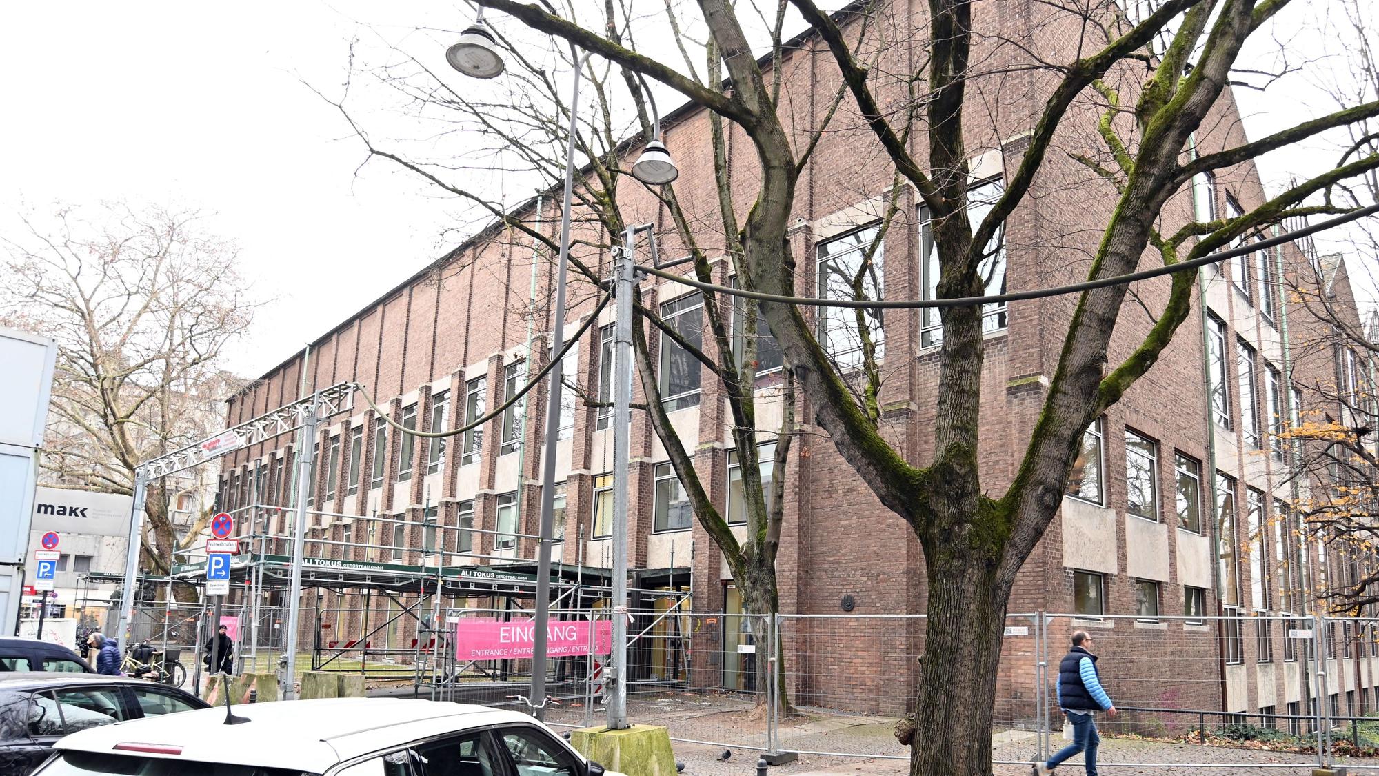 Hinter Bauzäunen und Containern versteckt: das Museum für Angewandte Kunst