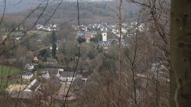 Vom „Phantom“ aus reicht der Blick über die Sieg bis nach Schloss Merten und die Kirche St. Agnes.