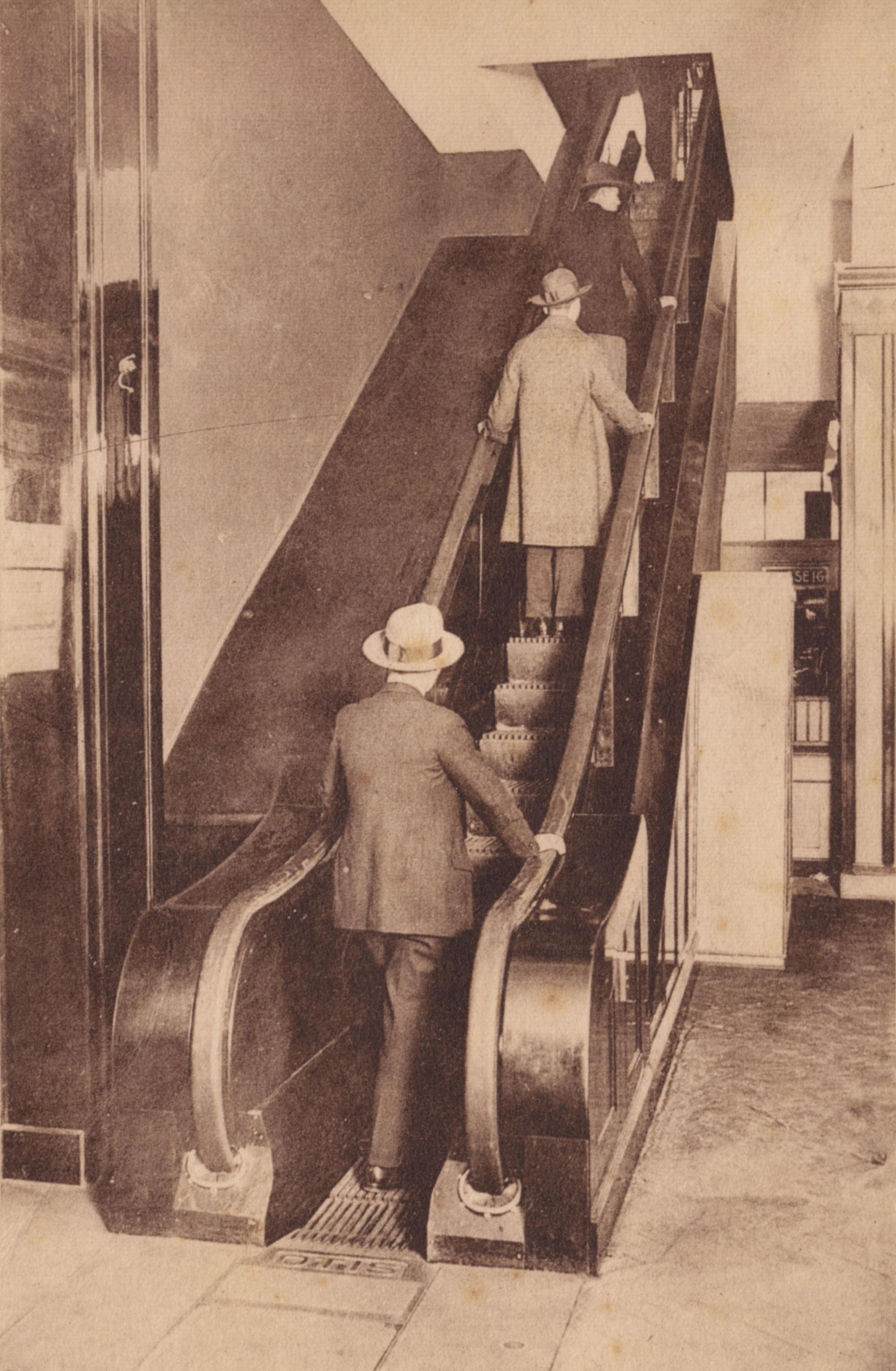 Die erste deutsche Rolltreppe im Kölner Kaufhaus Tietz