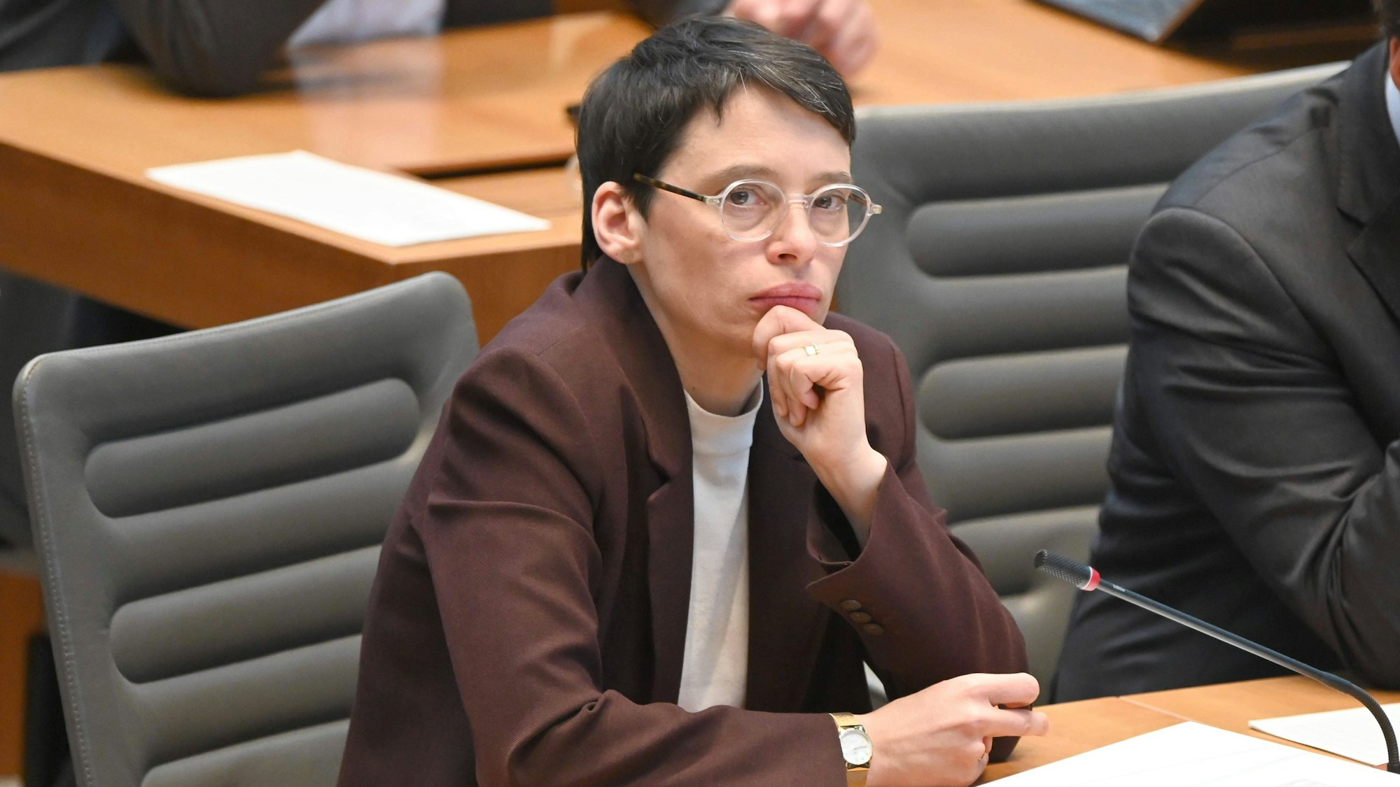 Josefine PAUL, Buendnis 90/die Gruenen, Bündnis 90/die Grünen, Ministerin fuer Kinder, Jugend, Familie, Gleichstellung, Flucht und Integration des Landes Nordrhein-Westfalen, Gesetz ueber die Feststellung des Haushaltsplans des Landes Nordrhein-Westfalen fuer das Haushaltsjahr 2026 Haushaltsgesetz 2026, Haushaltsdebatte, 113. Sitzung des Landtags Nordrhein-Westfalen, im Landtag Nordrhein-Westfalen NRW, Duesseldorf am 17.12.2025, *** Josefine PAUL, Alliance 90 the Greens, Minister for Children, Youth, Family, Equality, Refugees and Integration of the State of North Rhine-Westphalia, Act on the Adoption of the Budget of the State of North Rhine-Westphalia for the Financial Year 2026 Budget Act 2026 , Budget Debate, 113 Session of the