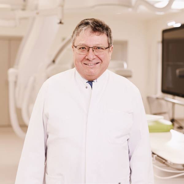 Direktor Prof. Dr. Peter Schwimmbeck im Klinikum Leverkusen.