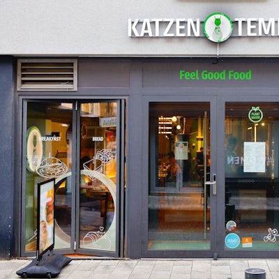 Der Katzentempel an der Severinstraße hatte 2023 eröffnet. Jetzt haben die Betreiber aufgegeben. (Archivbild)