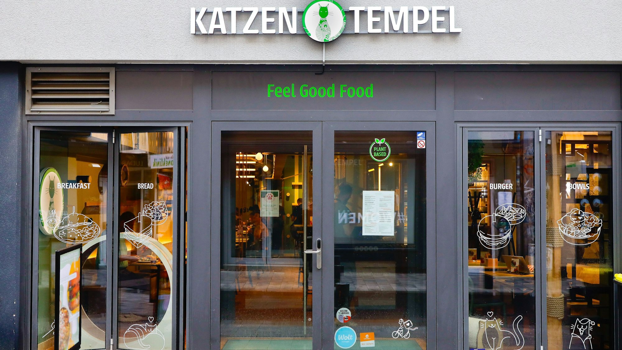 Der Katzentempel an der Severinstraße hatte 2023 eröffnet. Jetzt haben die Betreiber aufgegeben. (Archivbild)