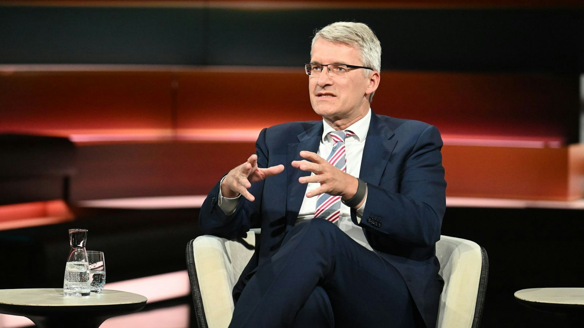 Elmar Theveßen war 2025 so oft wie kein anderer in deutschen Talkshows zu Gast - hier bei „Markus Lanz“ im ZDF. (Bild: ZDF / Cornelia Lehmann)