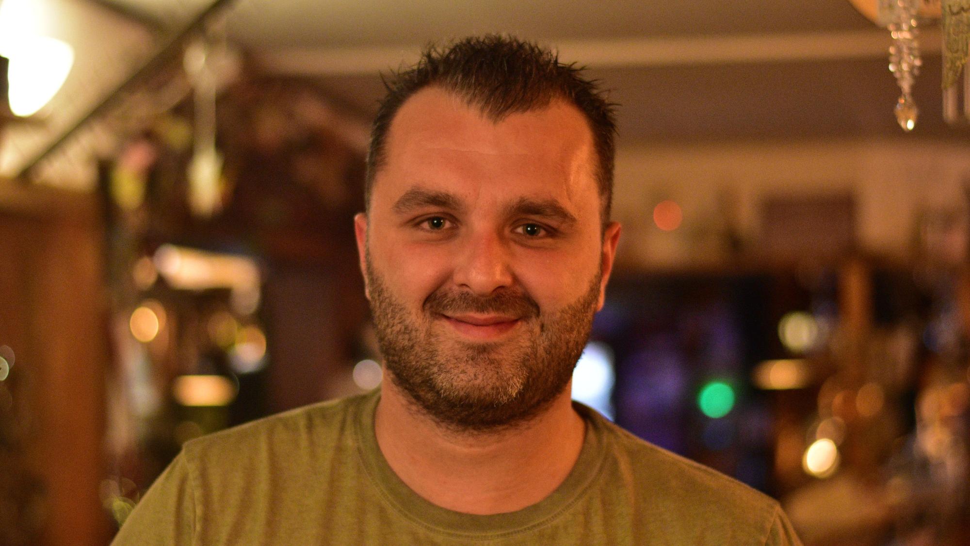 Dennis Büchling, Sohn der Inhaberin