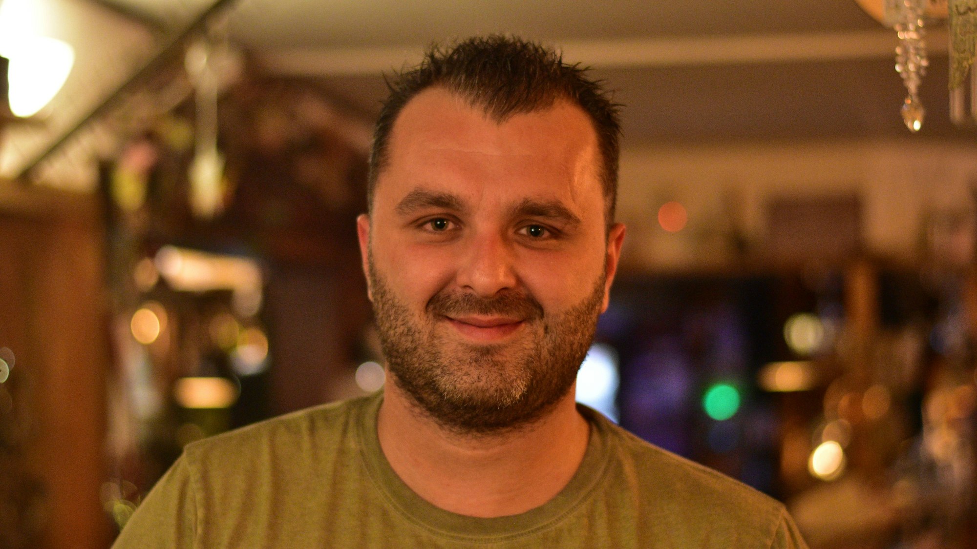 Dennis Büchling, Sohn der Inhaberin