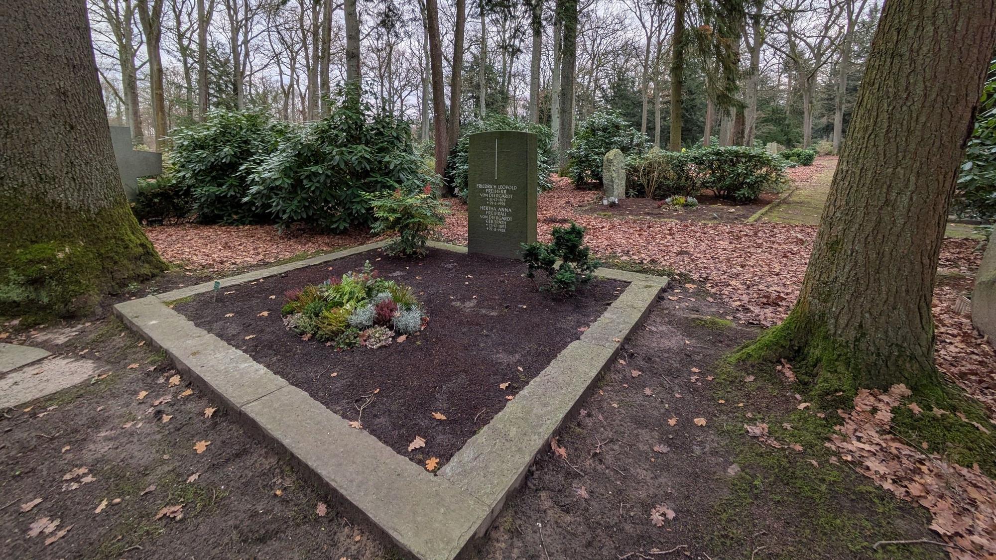 Das Grab des Schenkers Friedrich Leopold Freiherr von Diergardt und seiner Frau Hertha Anna