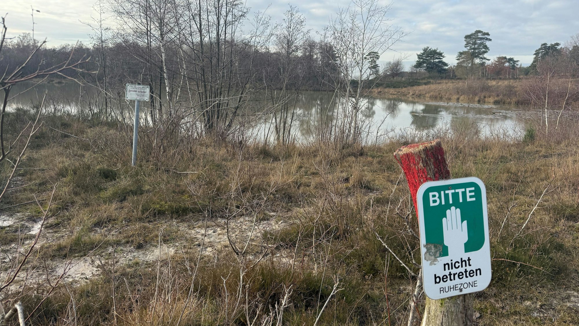 Die Wanderung führt unter anderem an der Tongrube vorbei.