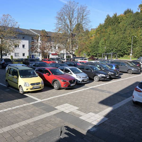Das Foto zeigt den Karlheinz-Stockhausen-Platz in Kürten