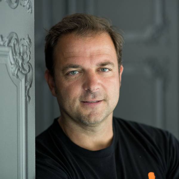 Hundetrainer, Komiker und Buchautor Martin Rütter posiert am 14.09.2016 in Berlin im Rahmen eines Pressetags.