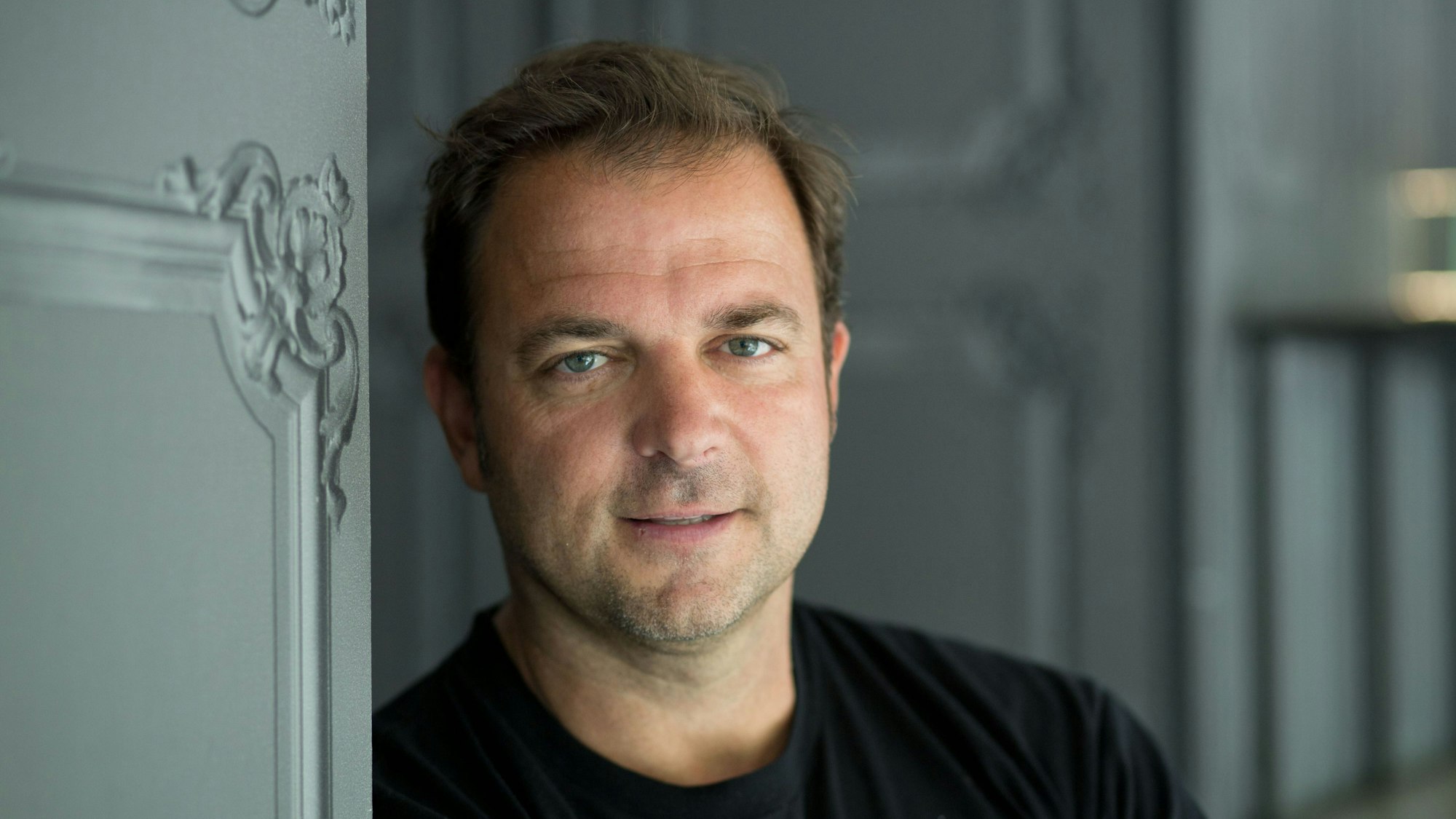 Hundetrainer, Komiker und Buchautor Martin Rütter posiert am 14.09.2016 in Berlin im Rahmen eines Pressetags.