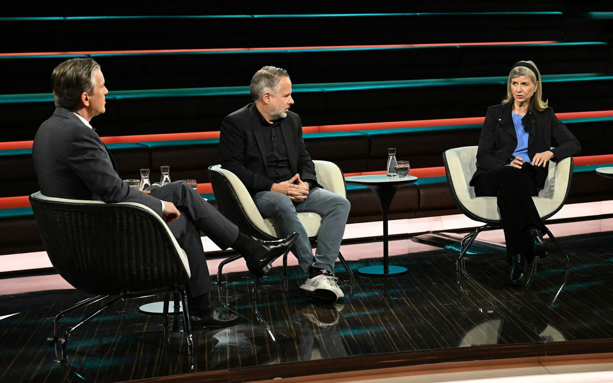 Markus Lanz (links) sprach mit seinen Gästen über die alternde Gesellschaft. (Bild: ZDF / Markus Hertrich)