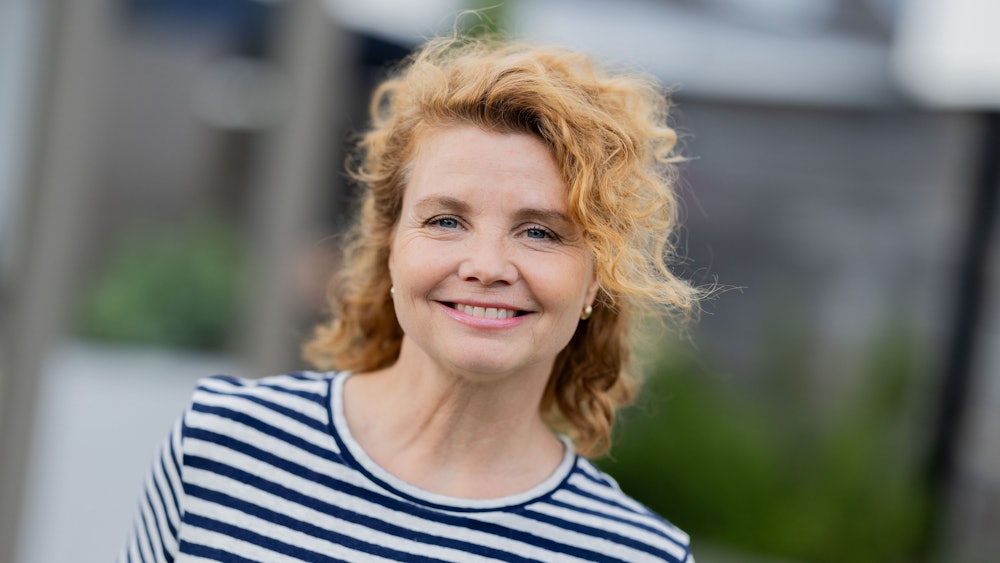 Schauspielerin Annette Frier am Set von „Frier und Fünfzig - Am Ende meiner Tage“.