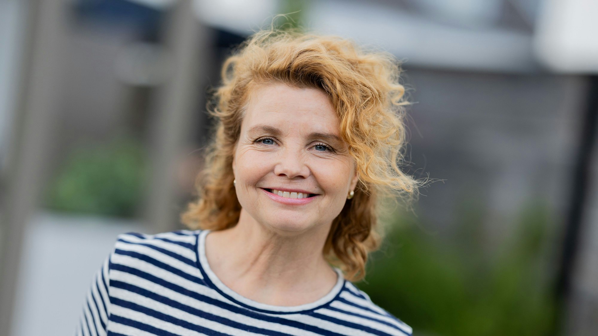 Schauspielerin Annette Frier am Set von „Frier und Fünfzig - Am Ende meiner Tage“.