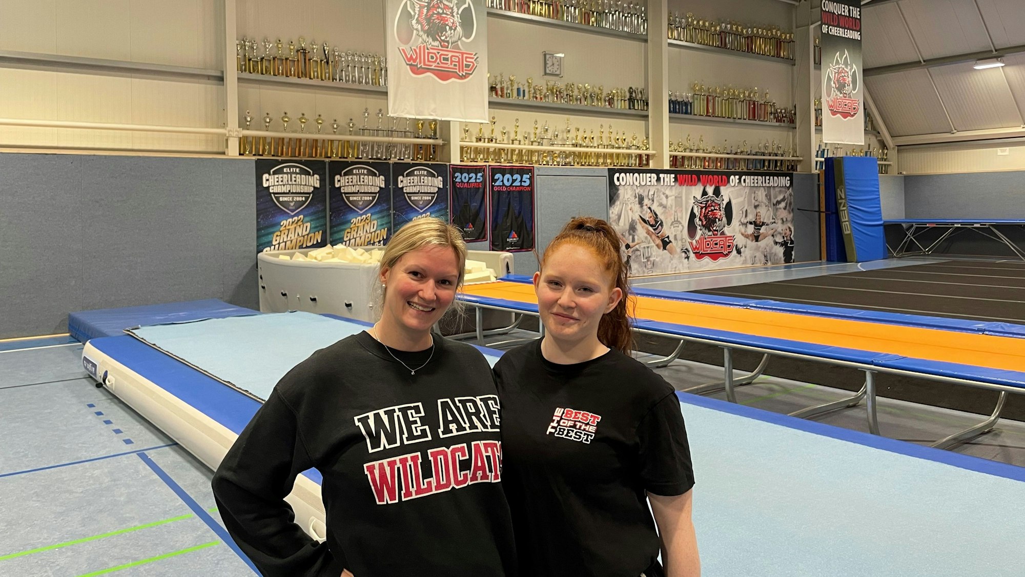 Svenja Kollek und Meike Bürling in der Halle in Manfort.