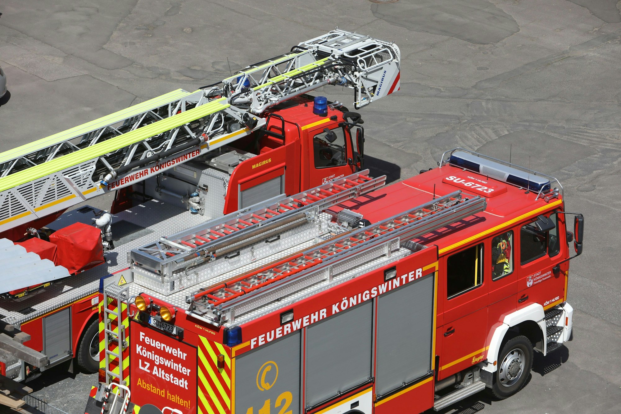 Zwei Einsatzfahrzeuge der Freiwilligen Feuerwehr Königswinter.
